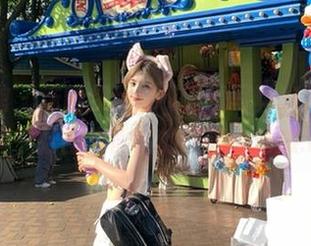 美媛馆 – 沫晓伊baby眼镜写真秘籍：探索每一张图集背后的故事与情感.txt