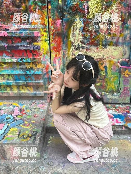 美媛馆 - 苏可er毛衣写真带来的最新资源，开启属于你的时尚与温暖之旅.txt