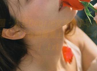 微密圈 – 脸红Dearie女神独家写真作品，心动图集让你瞬间爱上她的每一个笑容！.txt