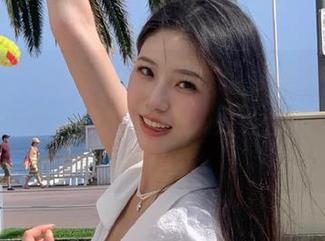 舞蹈生日记 – 苗苗的天台写真魅力无穷，分享她倾情打造的图库，见证艺术之美.txt