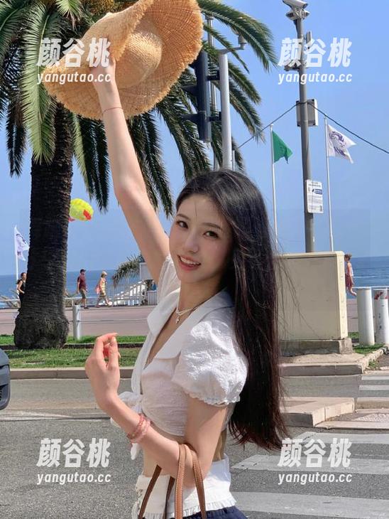舞蹈生日记 - 苗苗的天台写真魅力无穷，分享她倾情打造的图库，见证艺术之美.txt