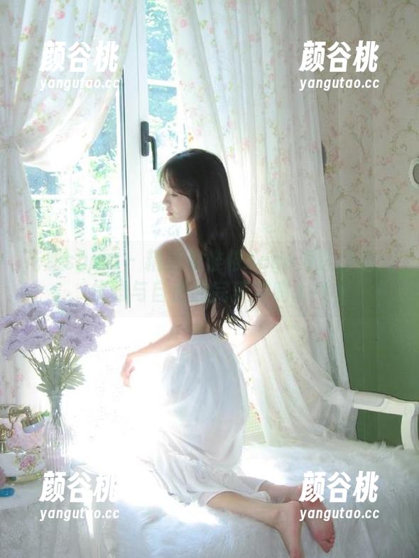 花漾show - 精选赵惟依coco海边作品：优雅与自然的完美共鸣.txt