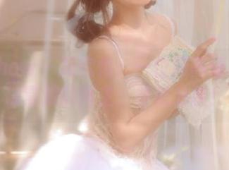 花漾show – 顾欣怡：一位用高清礼服写真打破常规的博主，壁纸分享！.txt