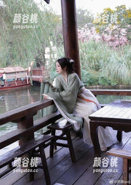 体验苏嫣qvq黑色御姐风格大象的写真作品，感受独特艺术氛围.txt