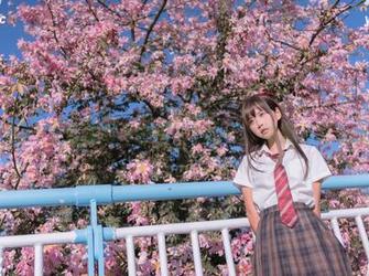 走进萌芽儿o0的高清写真世界，林中少女的魅力无法抵挡！.txt