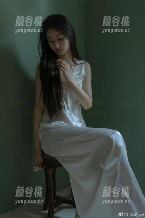 蜜桃社 - 木楠Nan图集大揭秘：自拍资源中那些不为人知的尴尬瞬间.txt