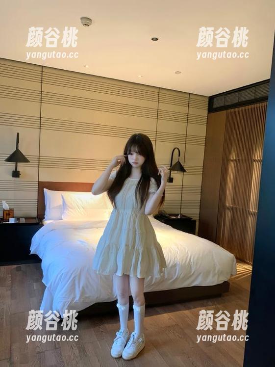 蜜桃社 - 萌美Moemi空姐的写真作品：青春不凋谢的美丽旅程.txt