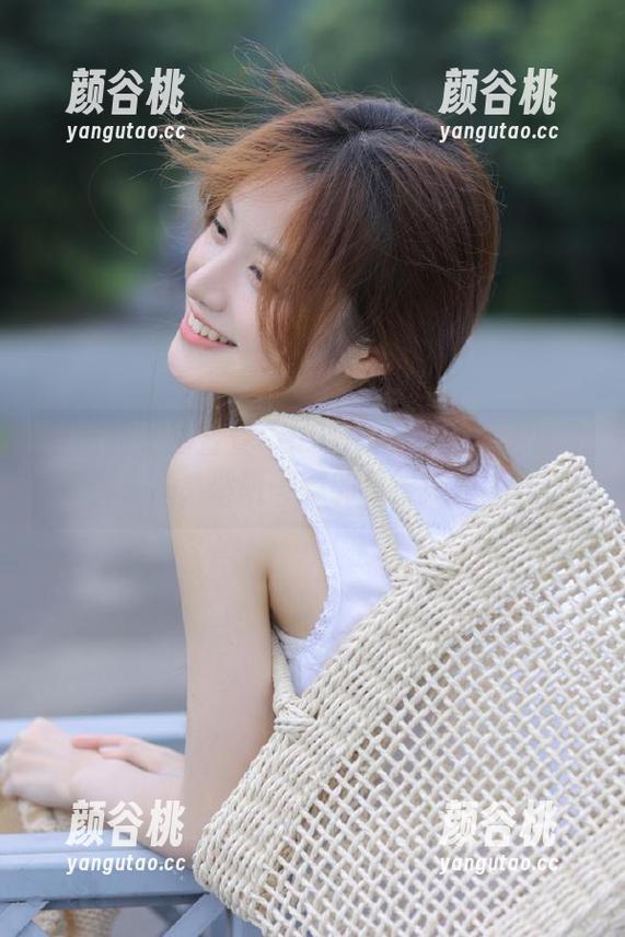 蜜桃社 - 陆萱萱Cecilia的无圣光圣诞写真合集，聆听冬晨的静谧诗篇.txt