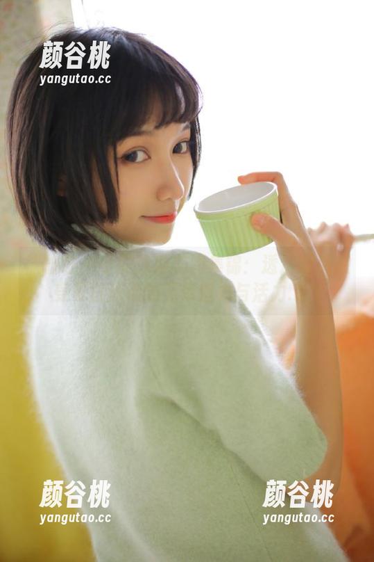 袜啵啵 - 小安泳池美图集锦：透过镜头感受夏日泳池的无尽魅力与活力.txt