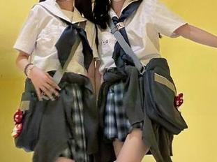 袜啵啵 – 探秘苏苏黑丝之美，独家写真图包与众不同的魅力.txt