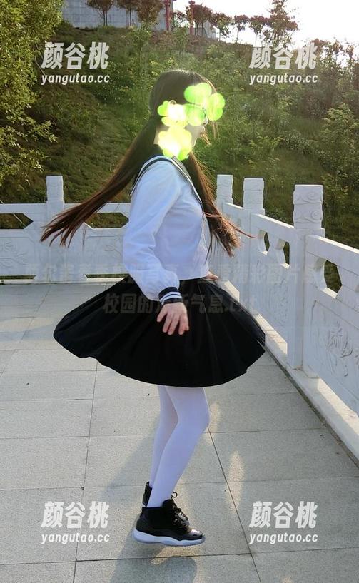西尔酱春季校服写真，查看精彩图片感受校园的清新气息.txt