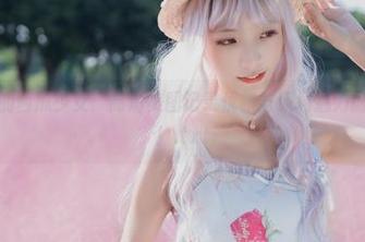 职业装中的西瓜少女：高清美图记录优雅与职场魅力的完美瞬间！.txt