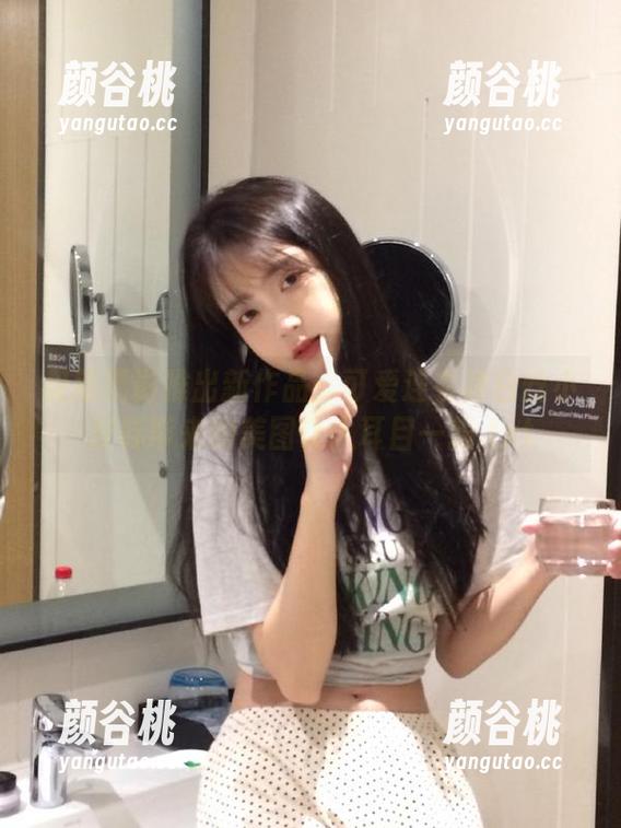 见新摄影推出新作品：可爱连衣裙白丝小皮鞋带来的美图让人耳目一新.txt