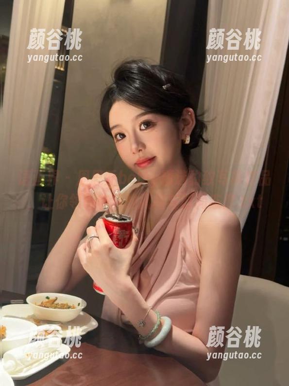 语画界 - 周思乔betty精选豹纹写真作品，让你领略非凡的风格与时尚态度.txt