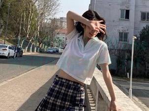 语画界 – 精选美图：杨晨晨Yome连体衣演绎时尚潮流新高度.txt