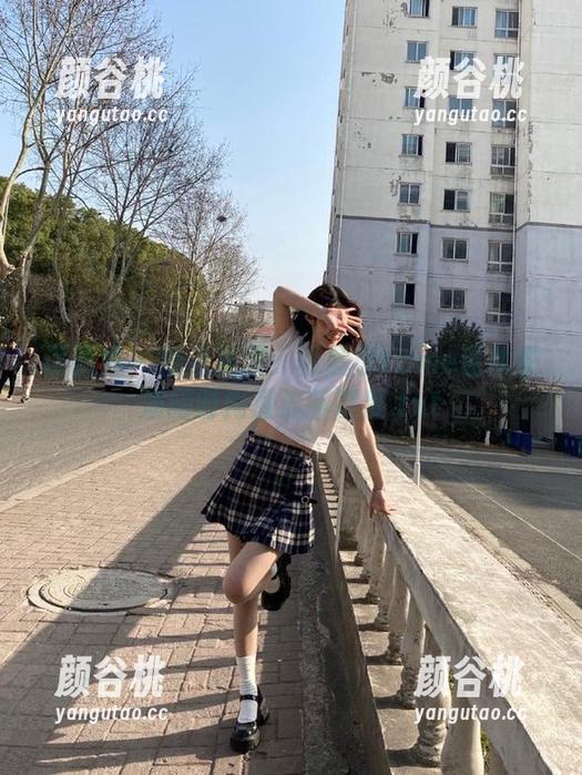 语画界 - 精选美图：杨晨晨Yome连体衣演绎时尚潮流新高度.txt