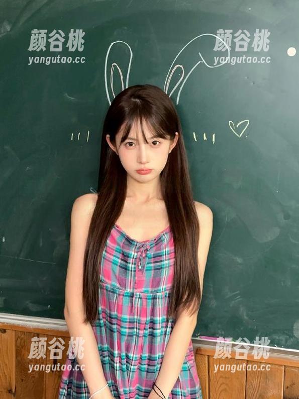 语画界 - 林星阑黑色风格图库，精选可爱与优雅并存的绝美瞬间！.txt