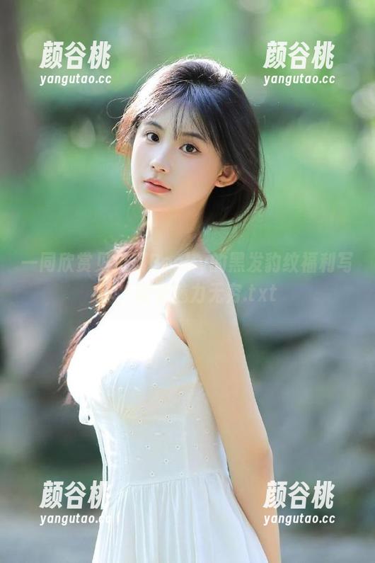 一同欣赏贝贝琪Becky的黑发豹纹福利写真，感受魅力无穷.txt