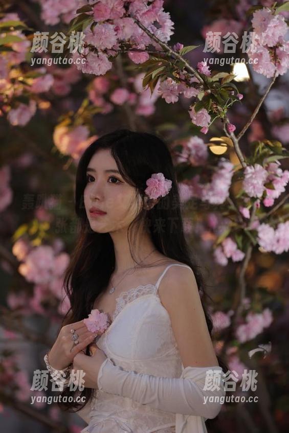 轰趴猫 - Ellie艾栗栗的美足写真，每一张都是艺术，快来下载！.txt