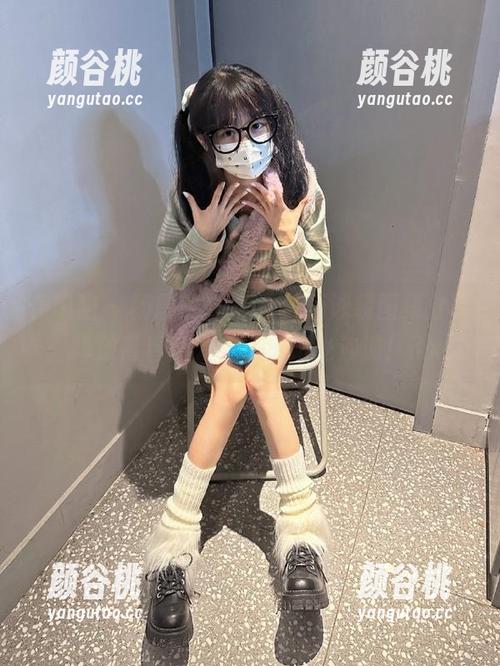 轰趴猫 - 杨晨晨sugar最新泳装图集分享：释放青春活力，尽享阳光沙滩！.txt