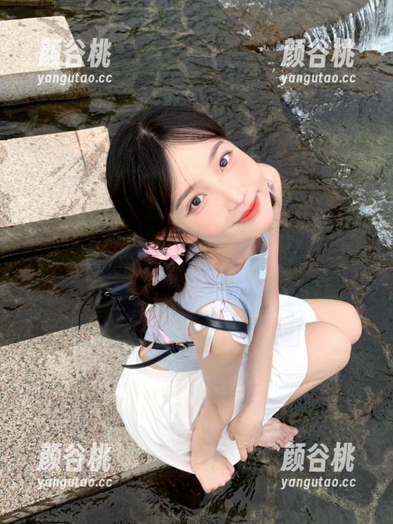 轰趴猫 - 筱慧的长腿美图合集：走进她的世界，感受无限的优雅气息.txt