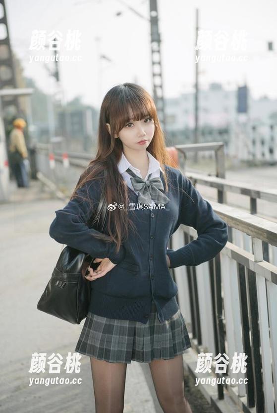 雪琪SAMA 迷人雪琪SAMA的套装图包,带来无尽的时尚灵感和无限可能!.txt