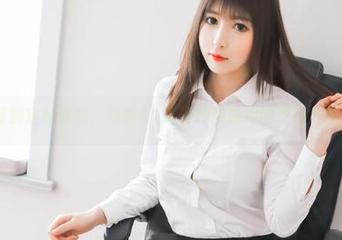 雯粥粥i特别定制图集：领略95式玉玲珑旗袍的灵动与柔美！.txt