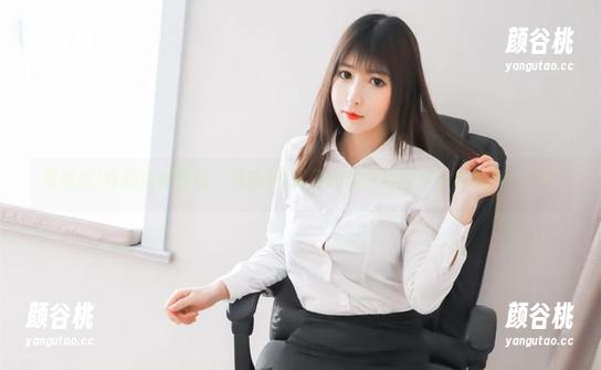雯粥粥i特别定制图集：领略95式玉玲珑旗袍的灵动与柔美！.txt