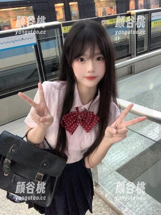 霜月shimo 霜月shimo女孩的高清写真集,记录她的真实与梦幻.txt