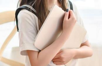 青水百合子最新睡衣写真分享，燃起你对居家生活的憧憬.txt