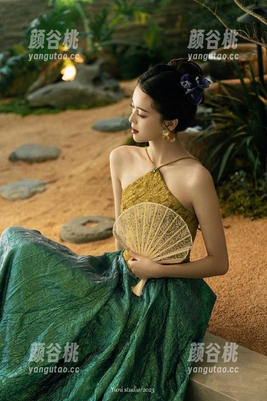 青豆客 - AZHUA棉袜写真套图：无圣光之中呈现的温暖与柔软.txt