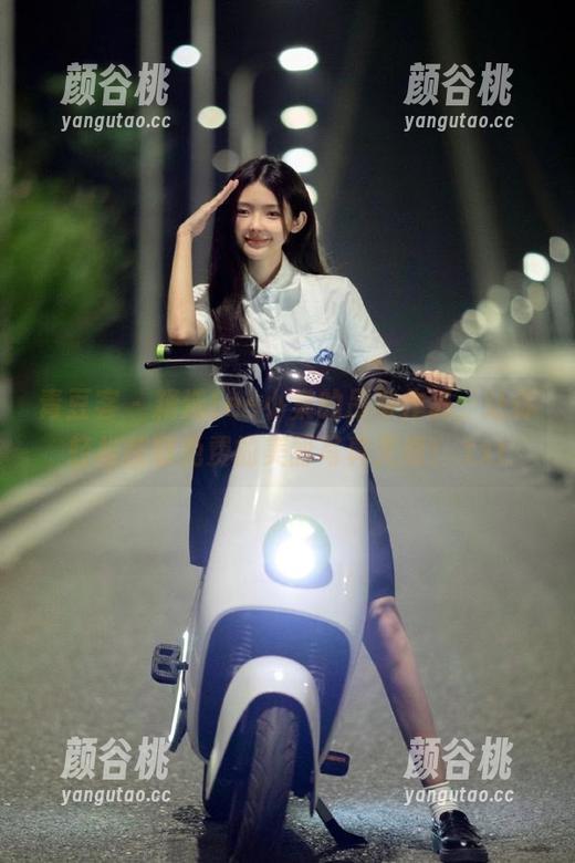青豆客 - 精选Lee小棠的吊带作品，让你轻松获取免费的美丽写真灵感！.txt