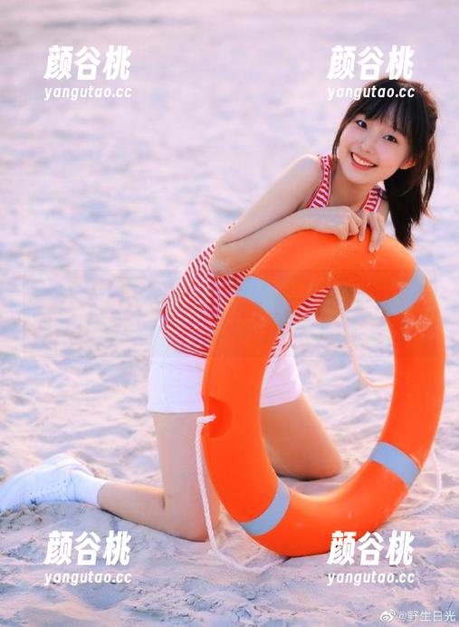 青豆客 - 探索可乐Vicky泳池独特风格：美图图包带你走进她的清凉世界.txt