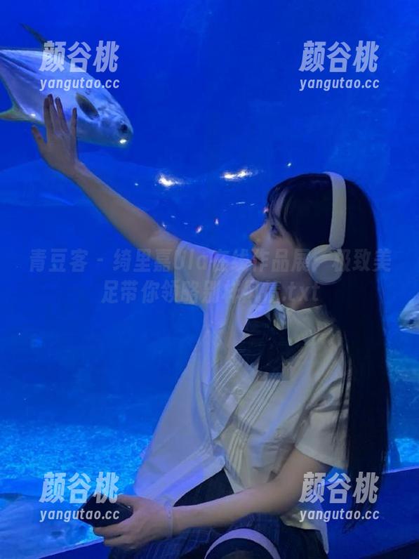 青豆客 - 绮里嘉Ula在线作品展：极致美足带你领略别样风情.txt