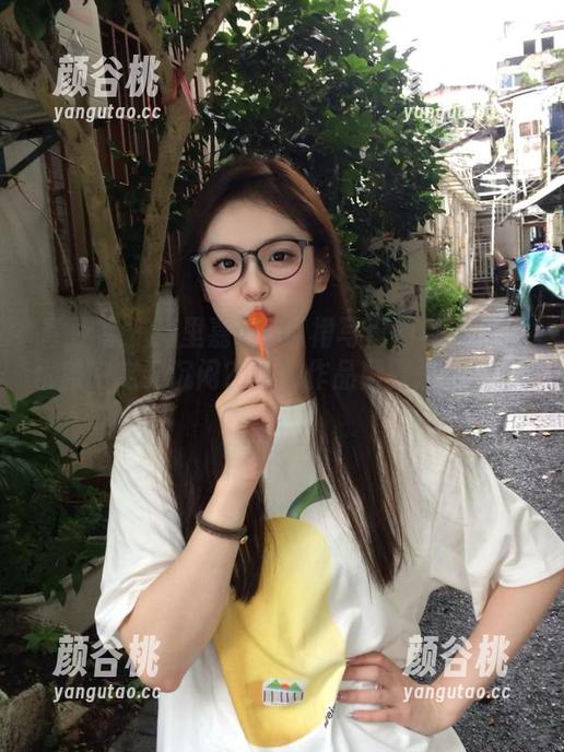 青豆客 - 绮里嘉ula红裙写真图包：谁说优雅一定要沉闷？这组作品颠覆想象！.txt