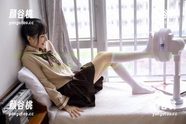 魅妍社 - 探索Ashely丽丽裸足图包：高清摄影记录她与自然的亲密接触，融入生活的诗意.txt