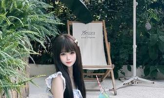 魅妍社 – 当芝芝Booty穿上短裙，呈现出的写真套图让人心动不已，唯美之选.txt