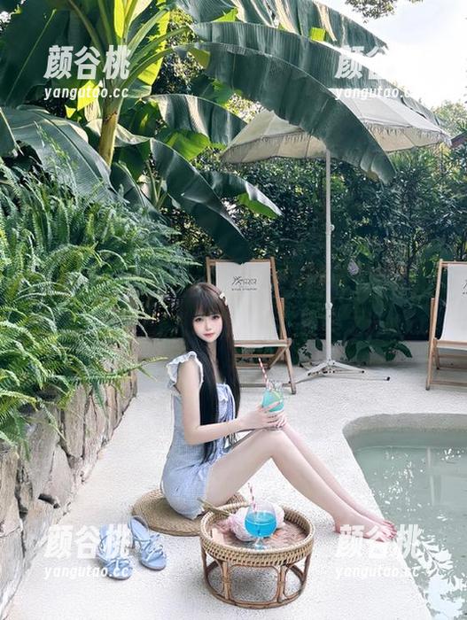 魅妍社 - 当芝芝Booty穿上短裙，呈现出的写真套图让人心动不已，唯美之选.txt