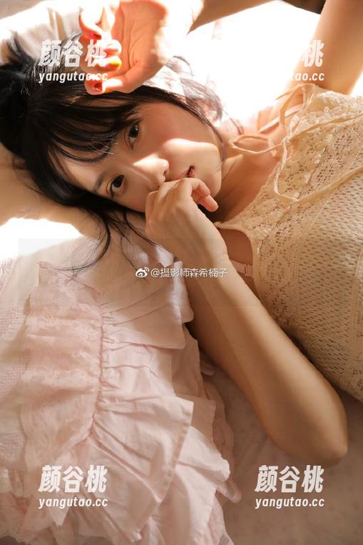 揭秘魅瞳meroko的美图世界：碧蓝航线不屈女仆小姐姐的写真之美！.txt