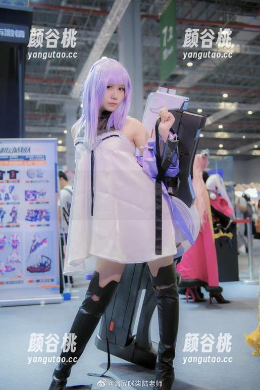 麻花麻花酱最新恶魔修女写真合集：你准备好迎接这波美丽的“惊悚”了吗？.txt