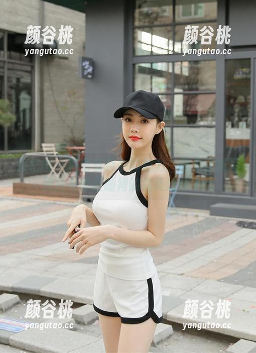 微密圈 - 深情夜色中的魅力：黎允熙高清照片与枣红睡裙的完美结合.txt