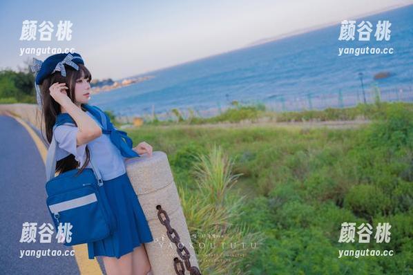 梦幻少女化身“黏黏团子兔”，独特cos套图邀你共享可爱风采！.txt